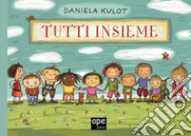 Tutti insieme. Ediz. a colori libro di Kulot Daniela