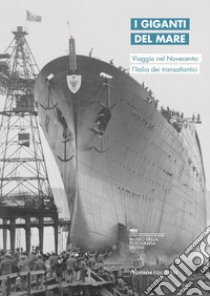 I giganti del mare. Viaggio nel Novecento: l'Italia dei transatlantici. Ediz. italiana e inglese libro