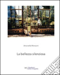 La bellezza silenziosa libro di Monzoni Antonella