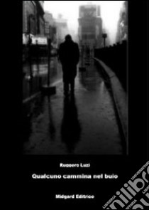 Qualcuno cammina nel buio libro di Luzi Ruggero