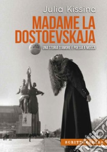 Madame la Dostoevskaja. Una storia di amore e poesia a Mosca libro di Kissina Julia