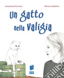 Un gatto nella valigia. Ediz. illustrata libro di Piccione Annamaria