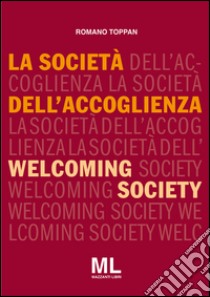 La società dell'accoglienza-Welcoming society. Ediz. bilingue libro di Toppan Romano