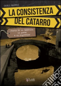 La consistenza del catarro. Storia di un becchino, un prete e un magrebino libro di Maffei Carlo