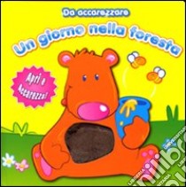 Un Giorno nella foresta. Da accarezzare libro