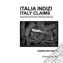 Italia Indizi-Italy Claims. Vie della musica e sentieri di carta, strade dipinte e tracce di film. Ediz. illustrata libro di Pitea (cur.)