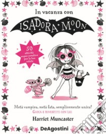 In vacanza con Isadora Moon. Ediz. illustrata libro di Muncaster Harriet