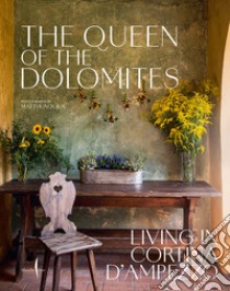 The queen of the Dolomites. Living in Cortina d'Ampezzo. Ediz. illustrata libro di Giol Servane