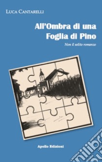 All'ombra di una foglia di pino libro di Cantarelli Luca