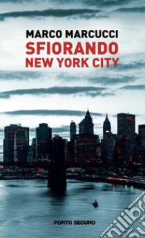 Sfiorando New York City libro di Marcucci Marco