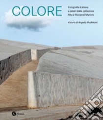 Colore. Fotografia italiana a colori dalla collezione Rita e Riccardo Marone. Ediz. illustrata libro di Madesani A. (cur.)