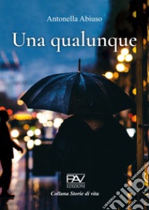 Una qualunque libro di Abiuso Antonella