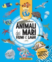 Animali dei mari, fiumi e laghi. Mondo animale. Con adesivi. Ediz. a colori libro di Casalis Anna