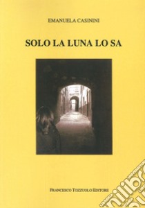 Solo la luna lo sa libro di Casinini Emanuela