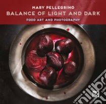 Balance of light and dark. Food art and photography. Ediz. illustrata libro di Dafne's Corner; Falciani F. (cur.)