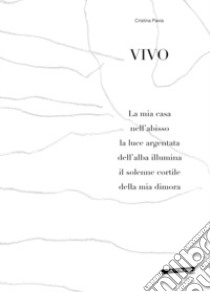 Vivo. La mia casa nell'abisso la luce argentata dell'alba illumina il solenne cortile della mia dimora. Ediz. illustrata libro di Pavia Cristina